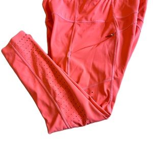 Athleta  Women’s Bright Orange Capri Leggings With Zipper Pockets. Size M